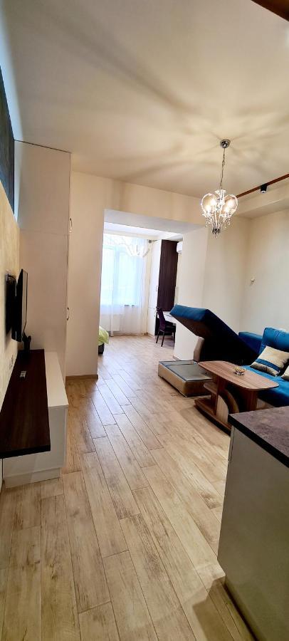 Deluxe Apartment In City Center Ереван Экстерьер фото