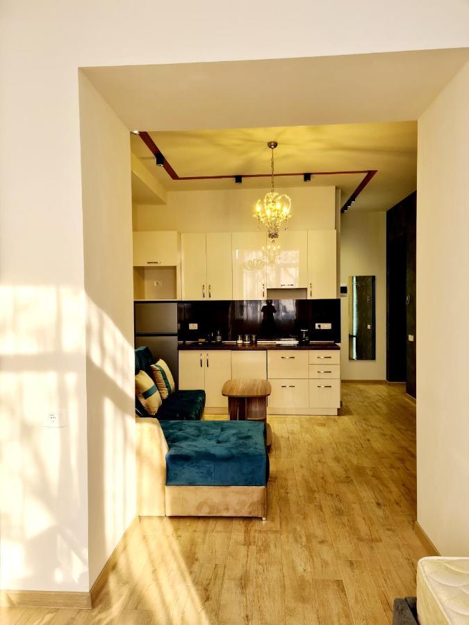 Deluxe Apartment In City Center Ереван Экстерьер фото