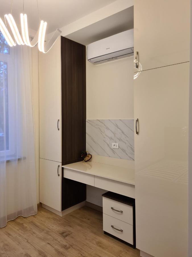 Deluxe Apartment In City Center Ереван Экстерьер фото